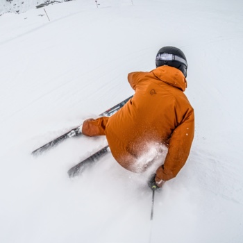 Verletzungen vermeiden: Mit der richtigen Skifitness von Kopf bis Fuß gestärkt