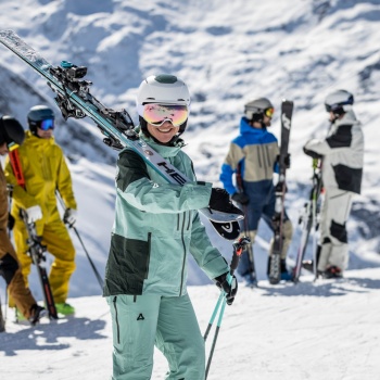 Stellenanzeige: Mitarbeiter*in (m/w/d) Skischadenservice in Vollzeit