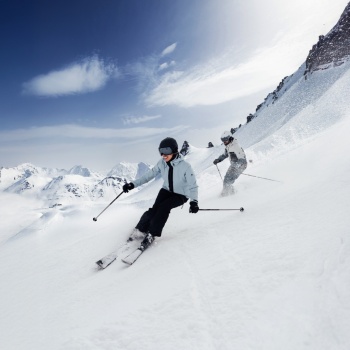 Gratis-Skiversicherung beim Skikauf bei INTERSPORT