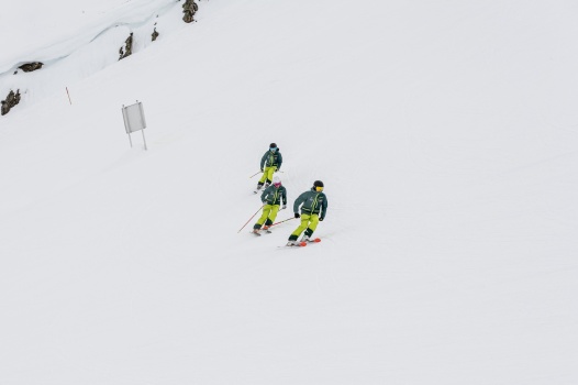 Kurz oder lang, Carver, Performance-Ski oder Racer: Welcher Skityp passt zu mir?