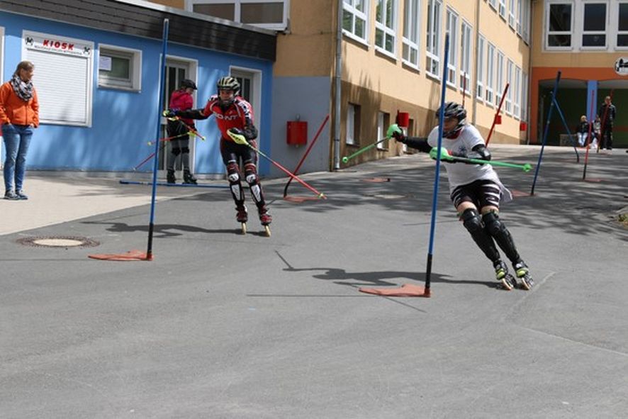 07 Familiensport im Sommer Inlineskates - FAMILIENSPORT IM SOMMER